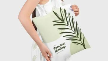 tote bag mockup woman free