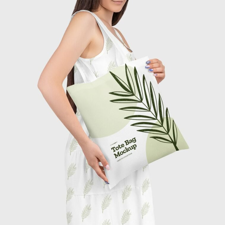 tote bag mockup woman free